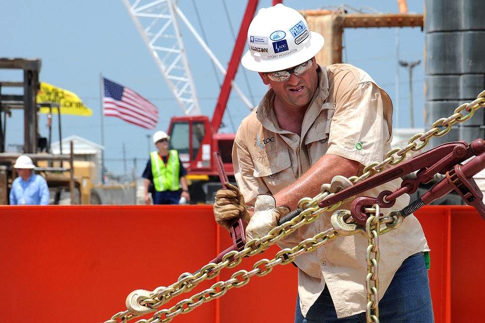 Rig building hardhat photo