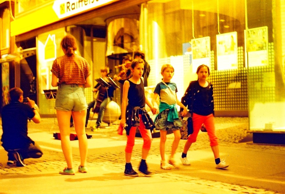Praktica BC1 - Redscale - Street Scene