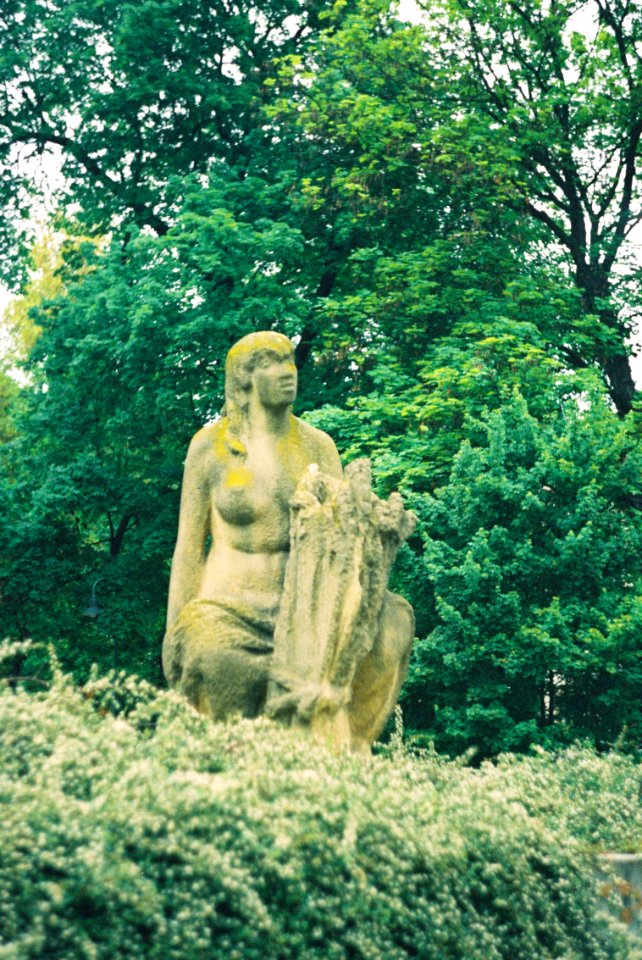 Praktica MTL 5 +  Helios 44-2 2/58 - Statue on Malinovsky's Square