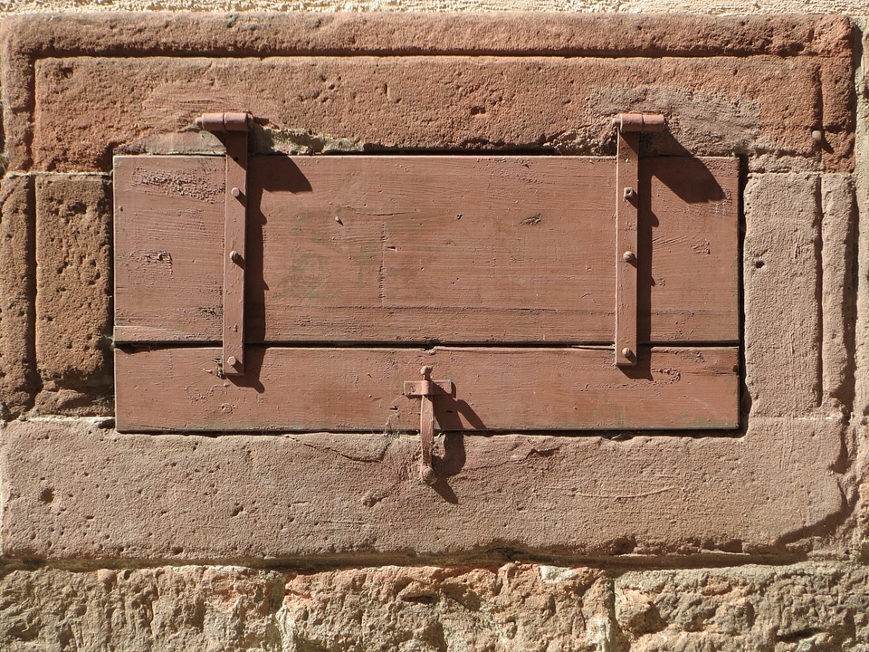 Shutter cellar closed