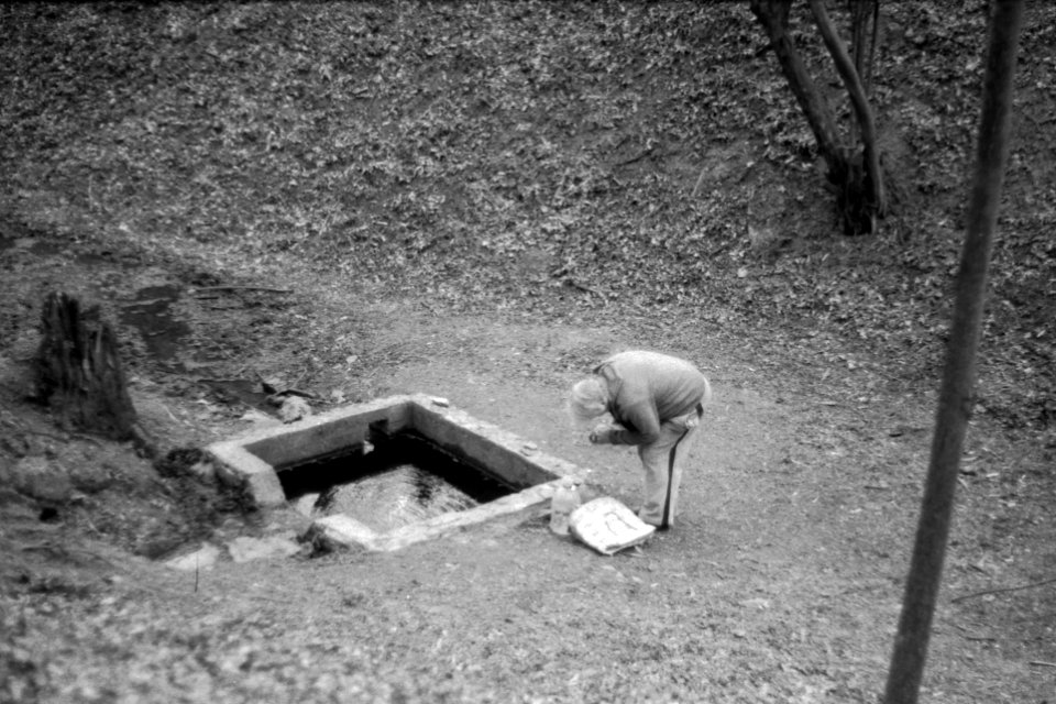 Praktica BC1 - Man at the Spring 03