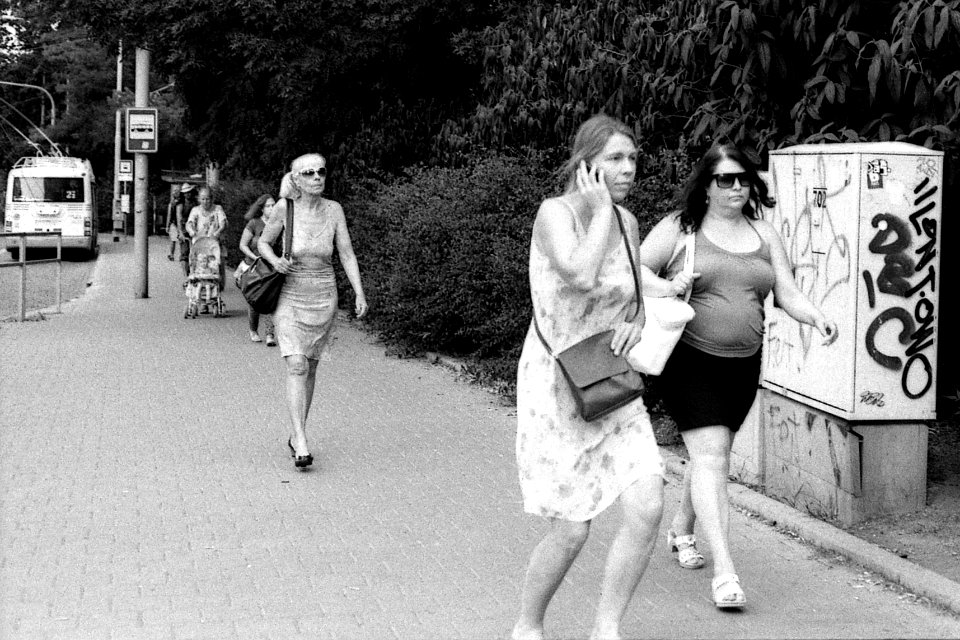 Canon EOS 30 with Canon EF 50mm f/1,8 II - People in a Hurry 2