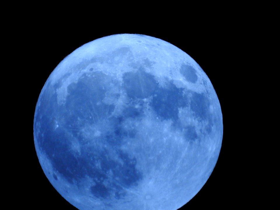 Blue moon, green moon, yellow moon. Tonight's full moon in Fort Collins, Colorado