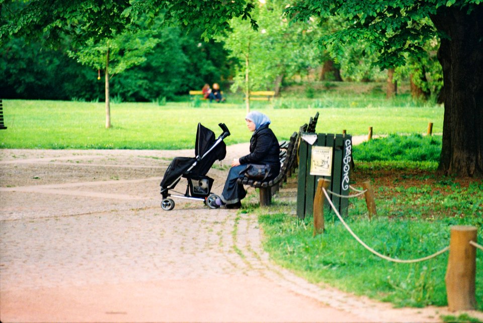 Praktica BC1 + MC Pentacon Prakticar 2,8/135 - Mother in the Park