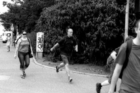 Canon EOS 30 with Canon EF 50mm f/1,8 II - People in a Hurry 1
