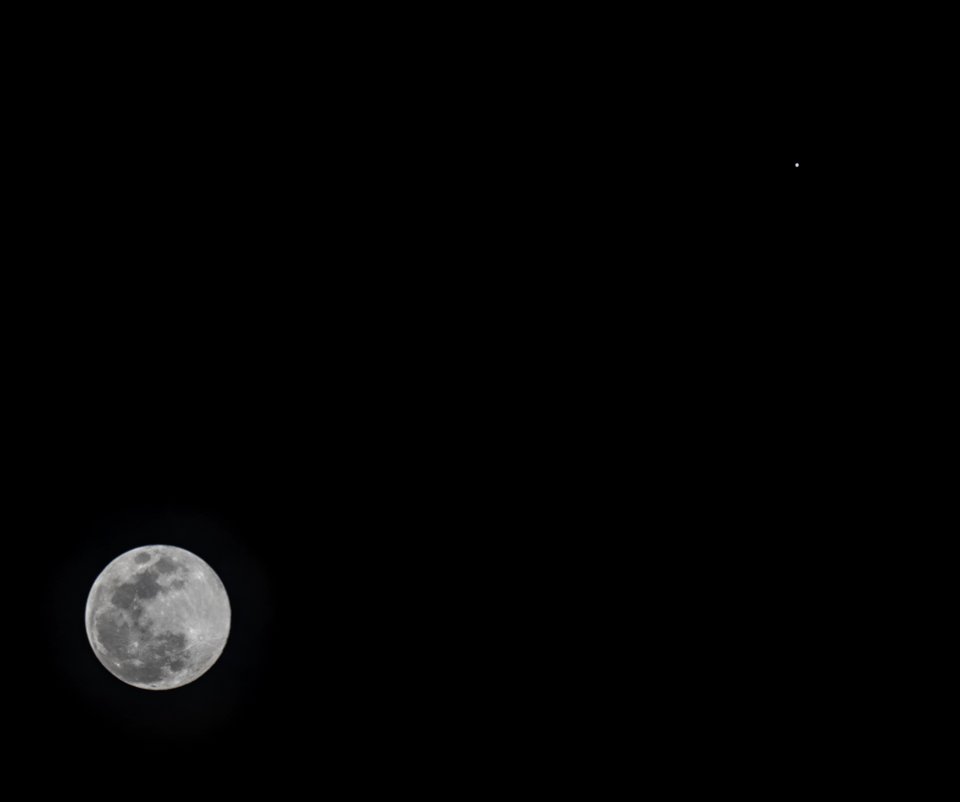 Full Moon and Jupiter on 4-10-17