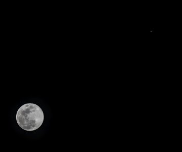 Full Moon and Jupiter on 4-10-17