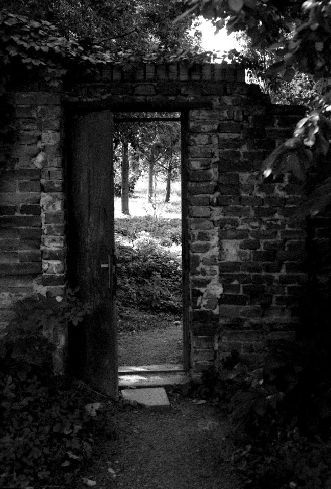 Pentax Zoom 70 - Between Light and Shadow