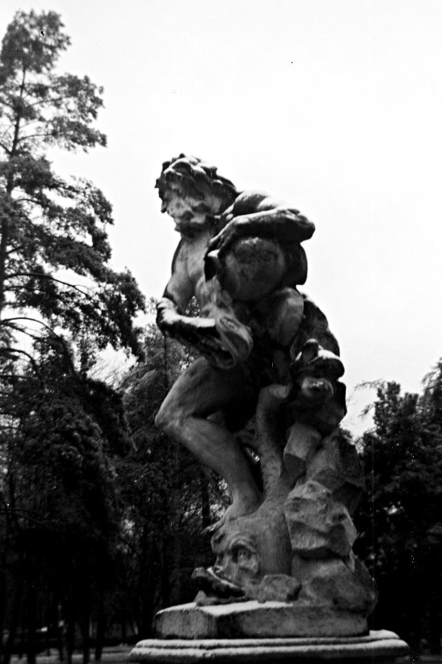 Zeiss Ikon Box Tengor - Statue of Aquarius in Psychiatric Hospital Černovice 1