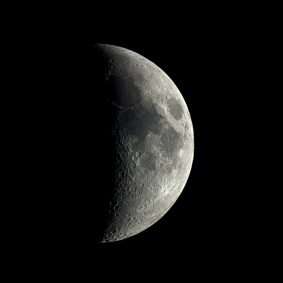 39% Illuminated Waxing Crescent Moon on 9-26-17