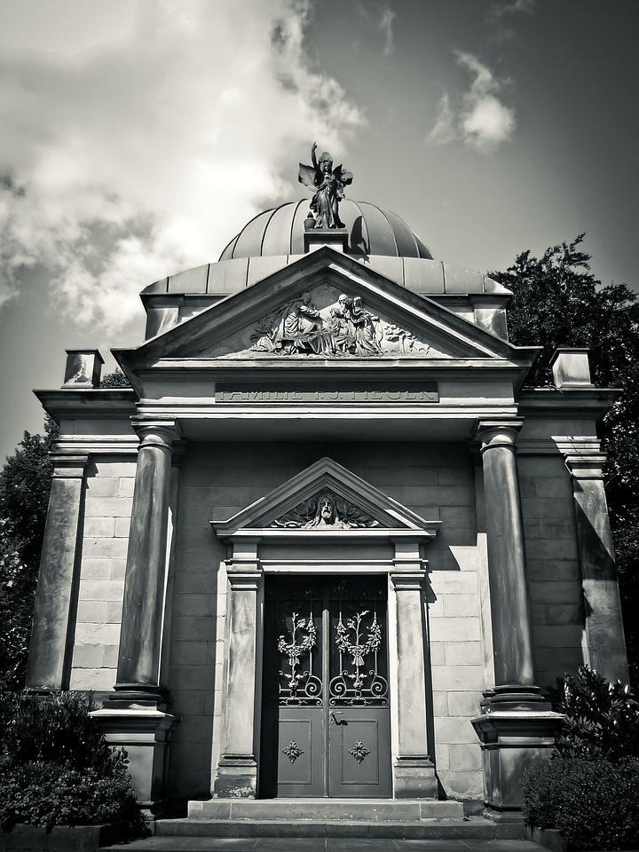 Death sculpture tomb