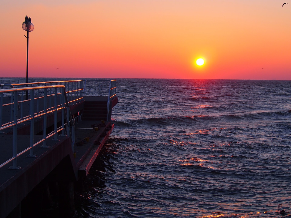 Sea water pier