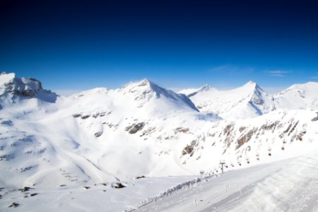 Paysage de montagne enneigée photo