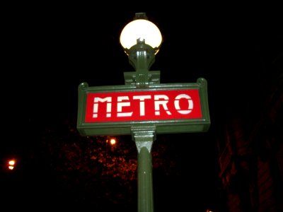 Bouche de métro à Paris photo