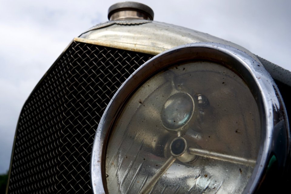 1929 Bentley 4 1/2 Litre, grille and headlight