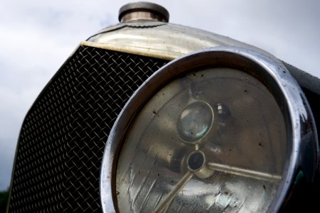 1929 Bentley 4 1/2 Litre, grille and headlight