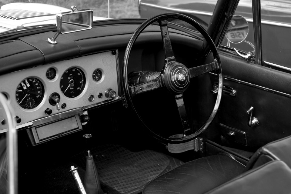 Jaguar XK150 DHC dashboard
