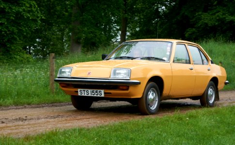 Vauxhall Cavalier L 4 door sedan photo