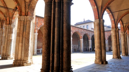 Basilique Saint-Ambroise de Milan photo