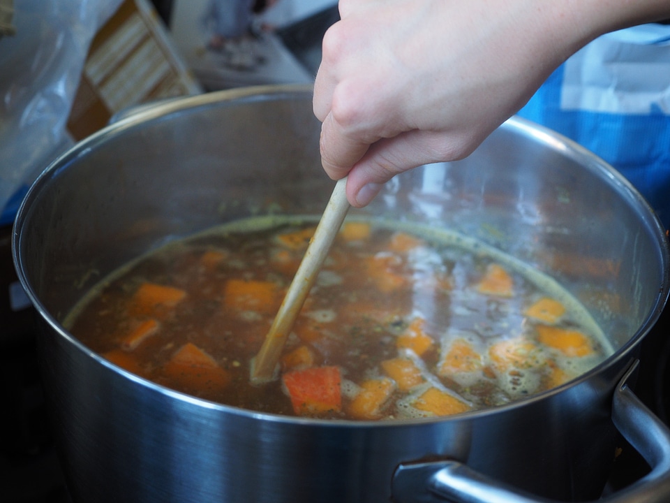 Gemüsetop vegetable broth wooden spoon