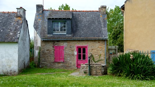 Maison aux volets rose photo