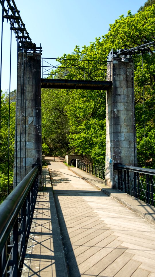 Vieux pont suspendu du Bono
