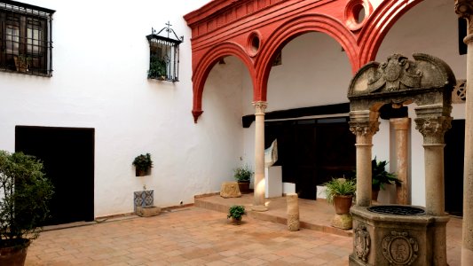 Palais de Mondragon