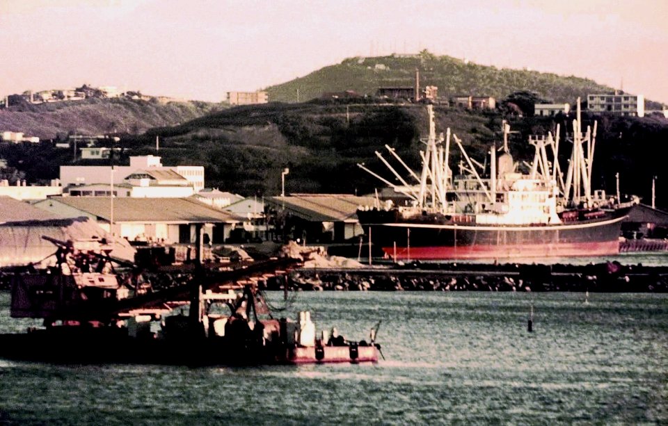 1971.12.27 - Vaucluse à Nouméa Quai de Doniambo