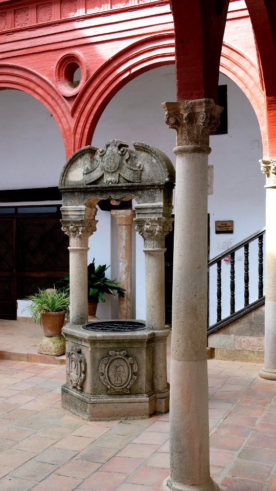 Palais de Mondragon