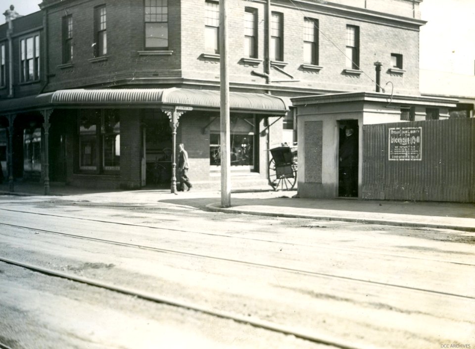 King Edward Street Station at corner of Bowen Street, 1919