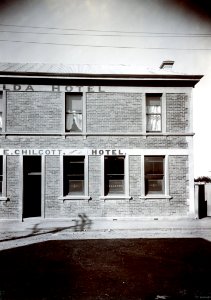 St Kilda Family Hotel, during construction of 36 inch foul sewer under Bay View and Portobello Road c1912