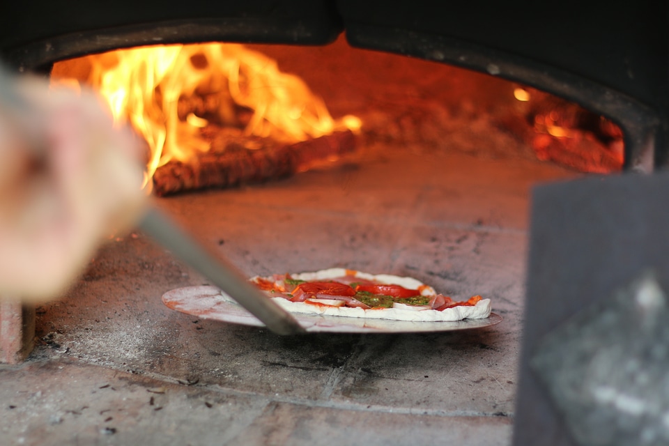 Wood dinner stone oven