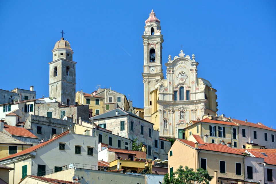 Cervo sulla Via Aurelia