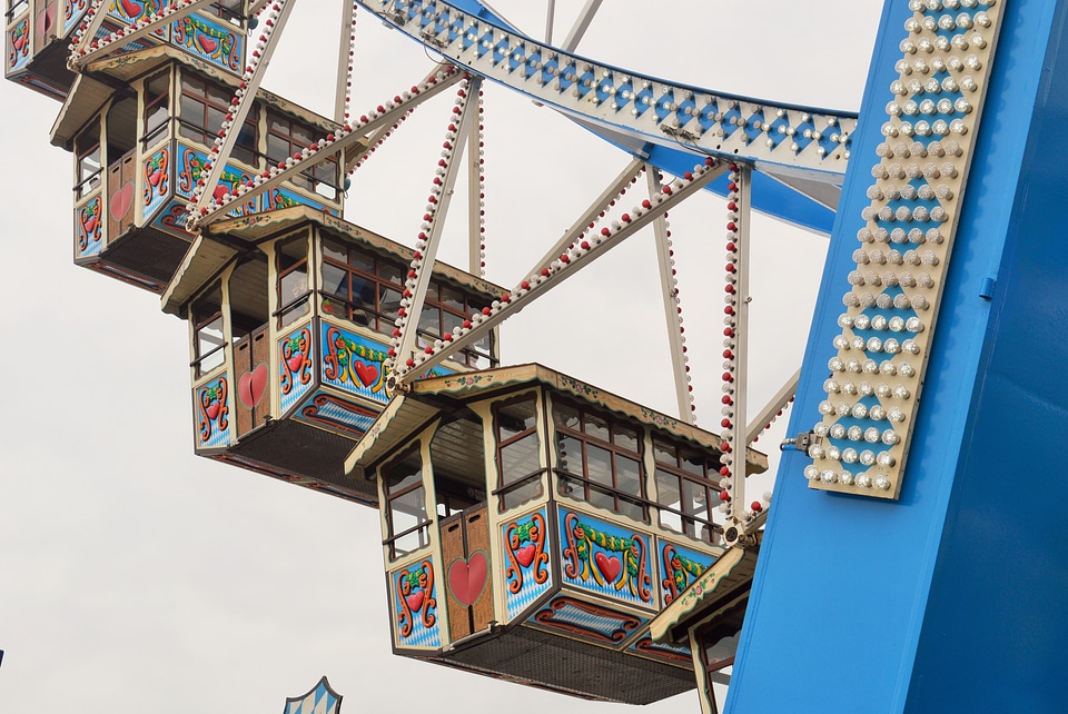 Ferris wheel carousel ride