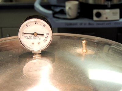 Pressure canner lid with dial photo