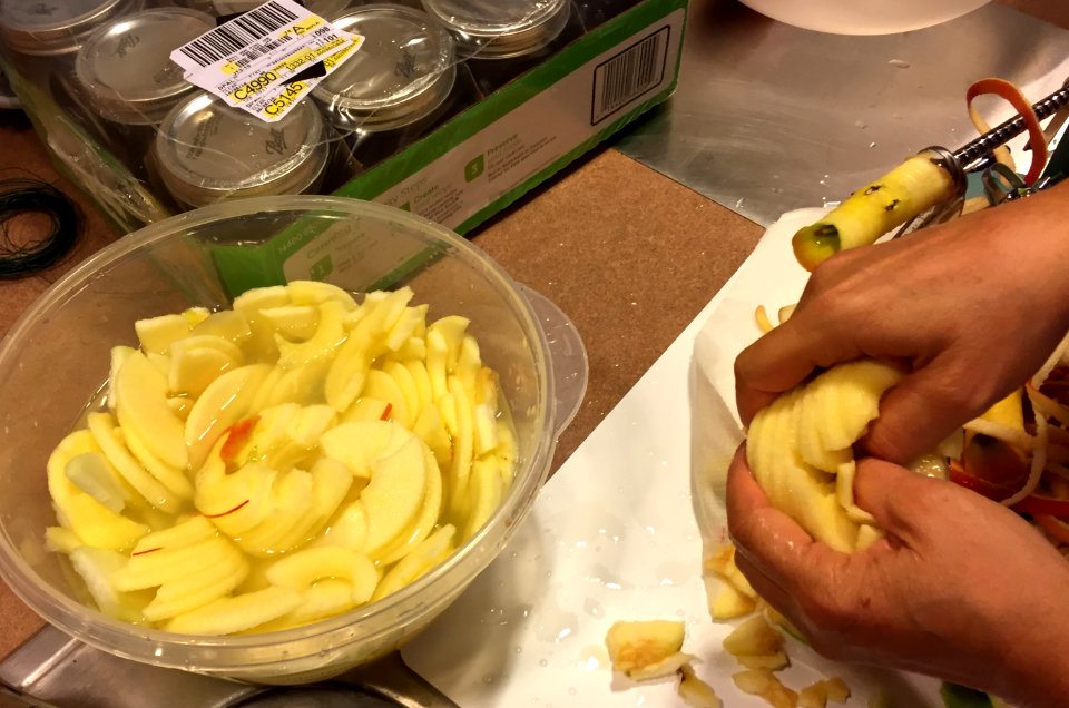 Treating apples to minimize browning