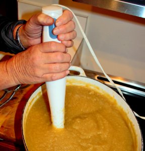 Immersion blender used to puree applesauce