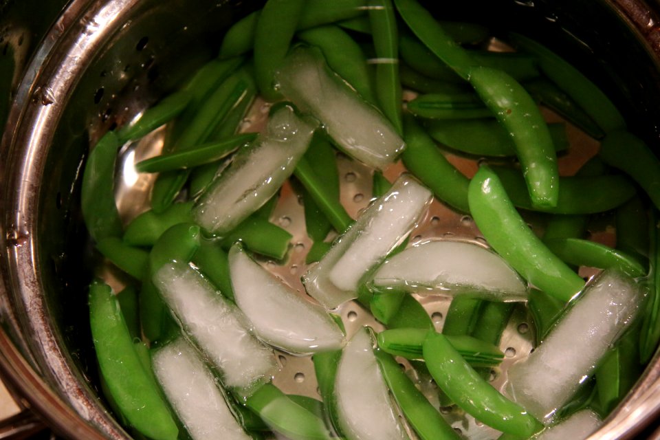 Icing snap peas to cool after blanching