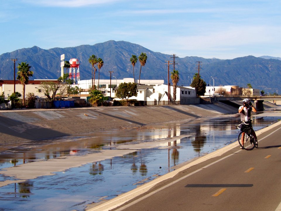 Clear day on the Rio Hondo bike path