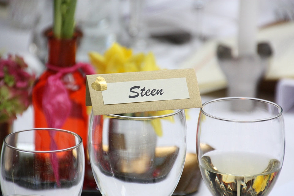 Placecard wine wine glasses