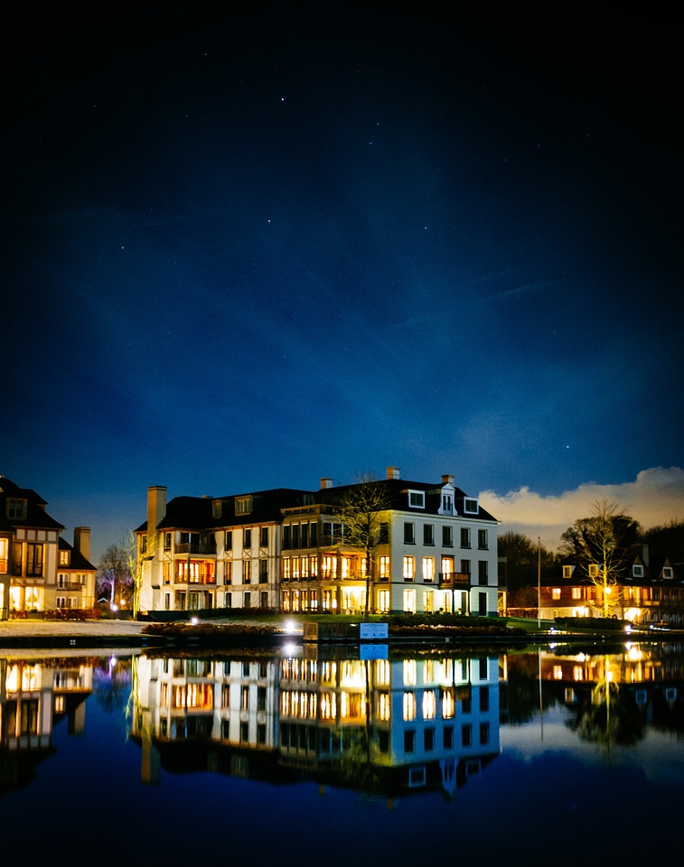 Reflection house city