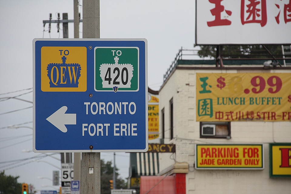 Road signs confused highway