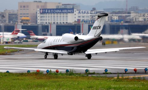 N881CW