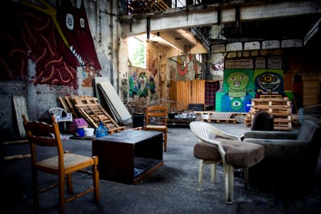 Como all'interno dell'ex Santarella con Bernard Boateng e la moglie Patrizia