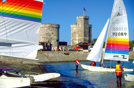 Voiliers dans un port