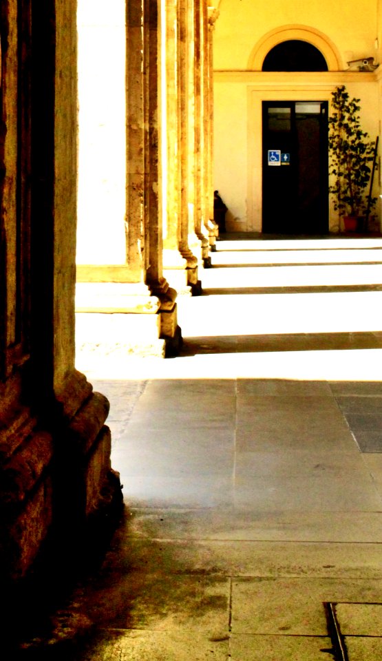 ombre colori.. Il sole disegna i suoi contorni