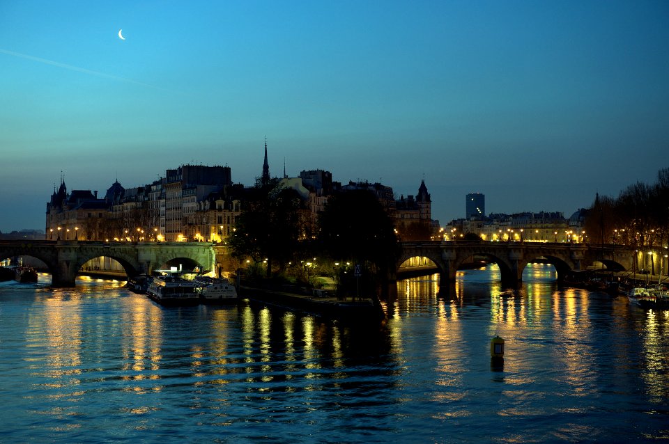 Ile de la Cité à Paris de nuit
