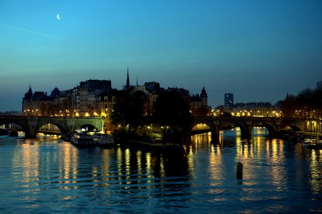 Ile de la Cité à Paris de nuit photo