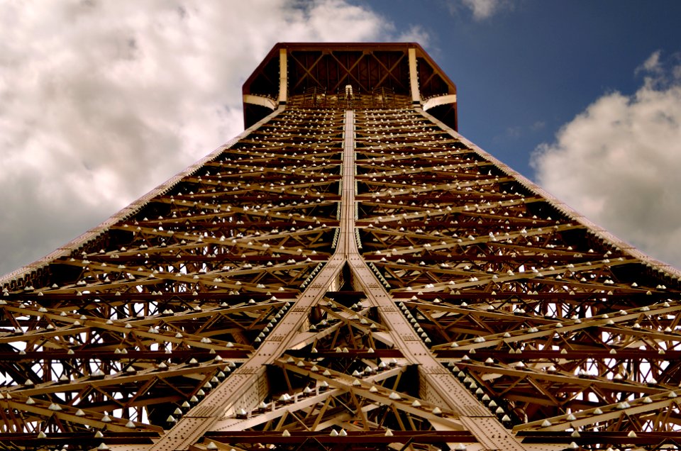 Tour Eiffel vu du bas