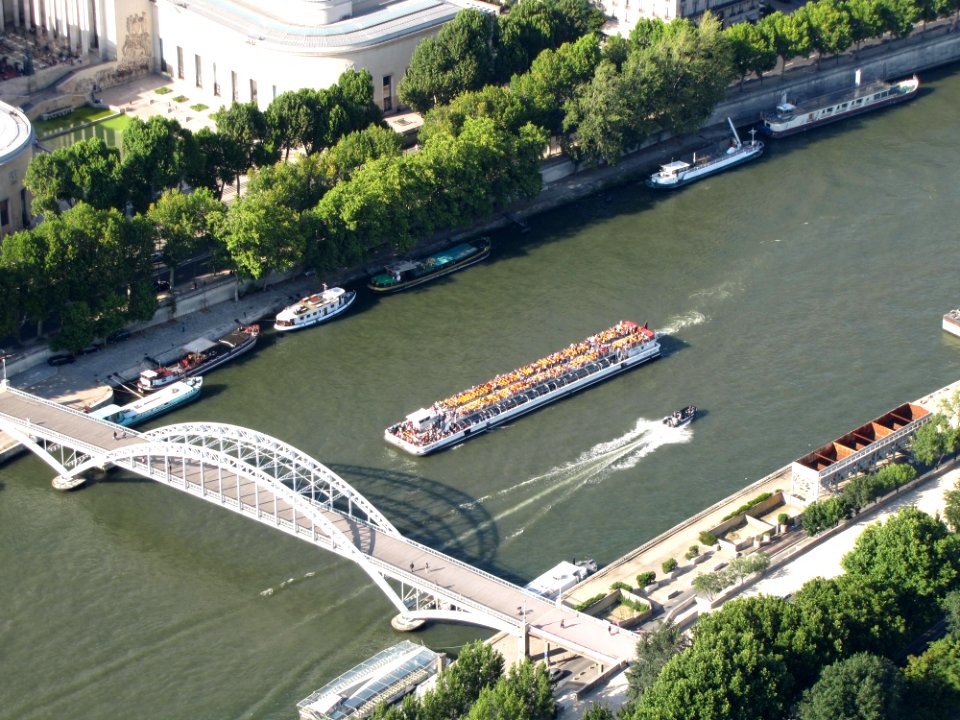 Bateau mouche sur la Seine